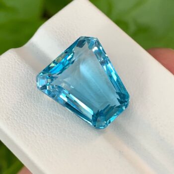 19 Ct's  Swiss Blue Trapeze Cut Topaz, Swiss Topaz, Trapeze Cut Topaz, Blue Topaz, Blue Swiss Topaz, Topaz, Topaz Gemstone, Swiss Blue Topaz