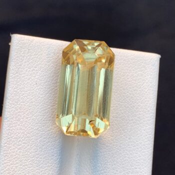25 Carats Natural Golden Yellow Kunzite Gemstone