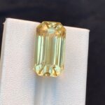 25 Carats Natural Golden Yellow Kunzite Gemstone