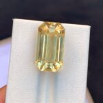 25 Carats Natural Golden Yellow Kunzite Gemstone