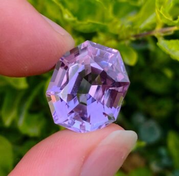 17 Cts Amethyst Cut Gemstone