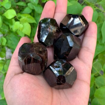 5 Pieces Lustrous Red Almandine Faceted Garnet, Faceted Red Garnet, Almandine Garnet Crystal, Faceted Almandine Garnet, Almandine Garnet