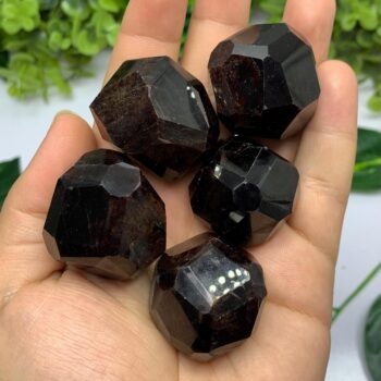 5 Pcs Best Quality Lustrous Red Almandine Faceted Garnet, Faceted Red Garnet, Almandine Garnet Crystal, Faceted Almandine Garnet, Red Garnet