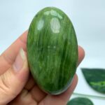 90g Top Quality Green Tremolite Palm Stone