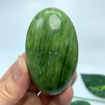 90g Top Quality Green Tremolite Palm Stone, Green Tremolite Palm Stone, Polished Tremolite Palm Stone, Polished Tremolite Palm, Tremolite