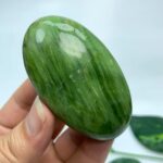 90g Top Quality Green Tremolite Palm Stone