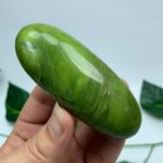 105g Top Quality Green Tremolite Palm Stone