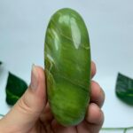 105g Top Quality Green Tremolite Palm Stone
