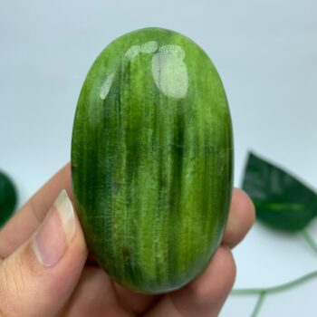 100g Top Quality Green Tremolite Palm Stone, Green Tremolite Palm Stone, Polished Tremolite Palm Stone, Polished Tremolite Palm, Tremolite