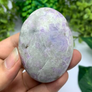 120g Beautiful UV Reactive Hackmanite Palm Stone, Hackmanite Palmstone, Purple Hackmanite Palm Stone, Hackamnite Palm Stones, Hackmanite