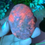 120g Beautiful UV Reactive Hackmanite Palm Stone