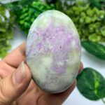 114g Beautiful UV Reactive Hackmanite Palm Stone