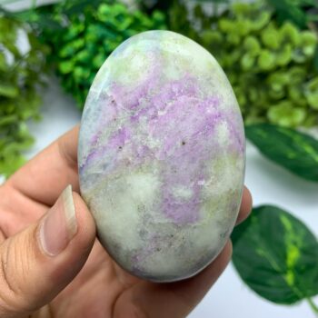 114g Beautiful UV Reactive Hackmanite Palm Stone, Hackmanite Palmstone, Purple Hackmanite Palm Stone, Hackamnite Palm Stones, Hackmanite