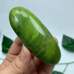 105g Top Quality Green Tremolite Palm Stone