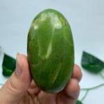 97g Top Quality Green Tremolite Palm Stone