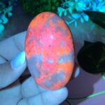 114g Beautiful UV Reactive Hackmanite Palm Stone